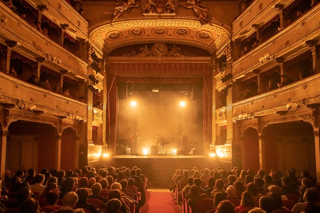 LOU TAPAGE canta DE ANDRE' LOU TAPAGE canta DE ANDRE'